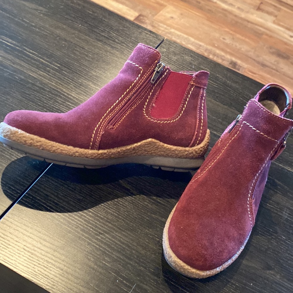 Propet burgundy suede ankle booties size 8 like new!!